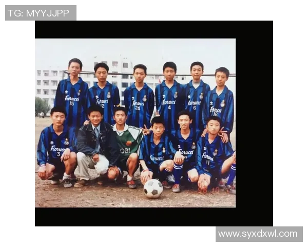 走进足球巨星的璀璨人生与绿茵传奇背后的奋斗故事